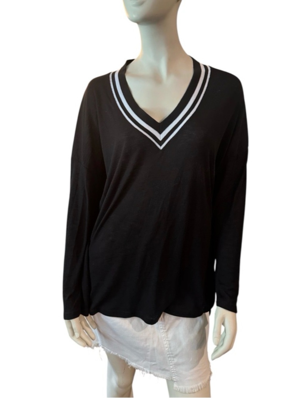 W5 Long Sleeve Lightweight V-Neck Knit Tunic Black XL NWOT